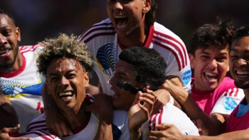Venezuela remonta a Ecuador y vence en la Copa América, Valencia se fue expulsado Venezuela remonta a Ecuador y vence en la Copa América, Valencia se fue expulsado