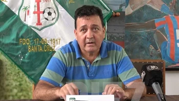 Presidente de la ACF: “Lo que se está gestando es un complot contra el fútbol cruceño” (video) Presidente de la ACF: “Lo que se está gestando es un complot contra el fútbol cruceño” (video)