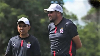 ‘Tutu’ Farah, DT de Real SC: “Nos está costando mucho jugar en el Tahuichi” ‘Tutu’ Farah, DT de Real SC: “Nos está costando mucho jugar en el Tahuichi”