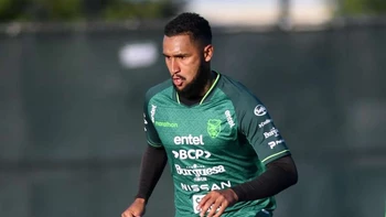 Adrián Jusino y Fernando Saucedo acabaron golpeados en la selección Adrián Jusino y Fernando Saucedo acabaron golpeados en la selección