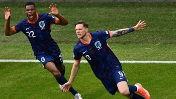 Países Bajos logró una ajustada victoria (2-1) ante Polonia en su debut en la Eurocopa Países Bajos logró una ajustada victoria (2-1) ante Polonia en su debut en la Eurocopa