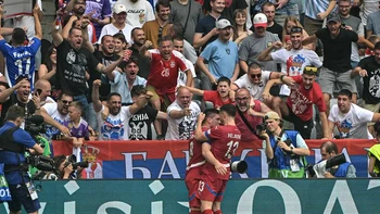 Jovic, con un gol en el descuento, salva a Serbia de la derrota contra Eslovenia Jovic, con un gol en el descuento, salva a Serbia de la derrota contra Eslovenia