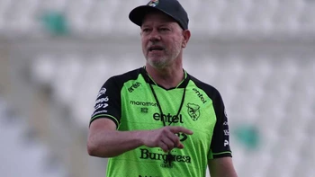 Aún no encuentra su ‘11’ ideal: los 5 equipos de Zago Aún no encuentra su ‘11’ ideal: los 5 equipos de Zago