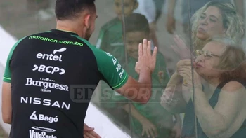 Luis Haquin: el momento especial con su madre y abuela en el entrenamiento de la selección (video) Luis Haquin: el momento especial con su madre y abuela en el entrenamiento de la selección (video)