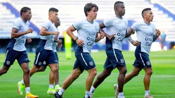 Tras perder contra Argentina, Ecuador da vuelta a la página y piensa en Bolivia<br />
Tras perder contra Argentina, Ecuador da vuelta a la página y piensa en Bolivia<br />
