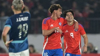 Chile goleó y toma vuelo antes de la Copa América a costa de Paraguay Chile goleó y toma vuelo antes de la Copa América a costa de Paraguay