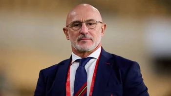 Luis de la Fuente renueva como seleccionador español hasta 2026 Luis de la Fuente renueva como seleccionador español hasta 2026