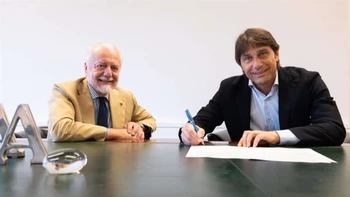 Antonio Conte y el Nápoles unen sus caminos para relanzarse mutuamente Antonio Conte y el Nápoles unen sus caminos para relanzarse mutuamente