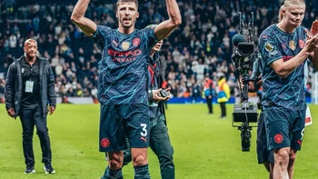 Manchester City vence a Tottenham por 2-0 y se pone líder de la Premier a una fecha para el final Manchester City vence a Tottenham por 2-0 y se pone líder de la Premier a una fecha para el final