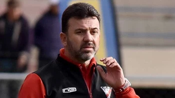 Julio César Baldivieso: "En mi vida le diría a un futbolista que vaya para atrás, preferiría darme un tiro" Julio César Baldivieso: "En mi vida le diría a un futbolista que vaya para atrás, preferiría darme un tiro"