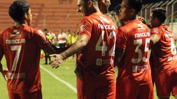 Guabirá y Real Santa Cruz de visitantes en el inicio de la cuarta fecha del Clausura Guabirá y Real Santa Cruz de visitantes en el inicio de la cuarta fecha del Clausura