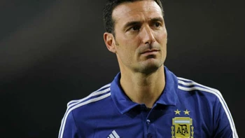 Scaloni pidió consejos a ex DT de Bolívar y Royal Pari Scaloni pidió consejos a ex DT de Bolívar y Royal Pari