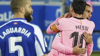 El Barcelona tropieza en Vitoria y se aleja de Real Madrid y Atlético El Barcelona tropieza en Vitoria y se aleja de Real Madrid y Atlético