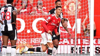 Cristiano Ronaldo marca dos goles para el United en su regreso a Old Trafford Cristiano Ronaldo marca dos goles para el United en su regreso a Old Trafford