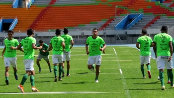 Bolivia busca aplomo en la zaga para estructurar la idea de Farías Bolivia busca aplomo en la zaga para estructurar la idea de Farías