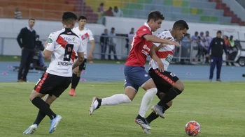 Wilstermann se aplaza ante Nacional en el Capriles Wilstermann se aplaza ante Nacional en el Capriles