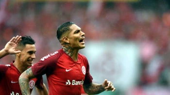 Paolo Guerrero marca su regreso y ayuda a clasificación del Internacional Paolo Guerrero marca su regreso y ayuda a clasificación del Internacional