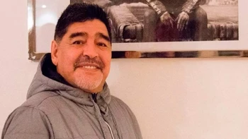 Maradona enciende la pasión de los hinchas y sacude al fútbol argentino Maradona enciende la pasión de los hinchas y sacude al fútbol argentino