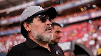 Maradona, sometido a una operación en la rodilla Maradona, sometido a una operación en la rodilla