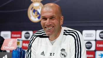 Zidane quiere que Varane se quede en el Real Madrid Zidane quiere que Varane se quede en el Real Madrid