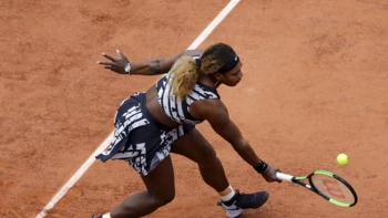 Serena Williams pasa con susto a la segunda ronda del Roland Garros Serena Williams pasa con susto a la segunda ronda del Roland Garros