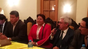 Esposa de Salinas, primera presidenta de The Strongest Esposa de Salinas, primera presidenta de The Strongest