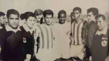 Pelé ganó todos sus partidos cuando vino con el Santos a jugar a Bolivia Pelé ganó todos sus partidos cuando vino con el Santos a jugar a Bolivia