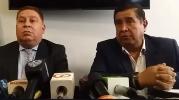 César Salinas responde el periodista Gary Áñez César Salinas responde el periodista Gary Áñez