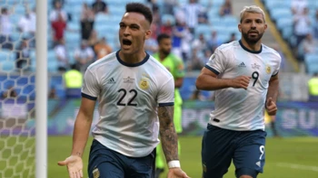 Martínez y ‘Kun’ Agüero sellan el pase argentino a cuartos Martínez y ‘Kun’ Agüero sellan el pase argentino a cuartos