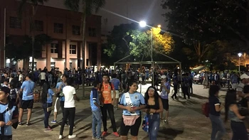Bluministas disfrutan la previa de su serenata Bluministas disfrutan la previa de su serenata