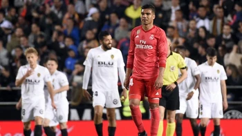 El Valencia se impuso al Madrid y lo aleja de la cima El Valencia se impuso al Madrid y lo aleja de la cima