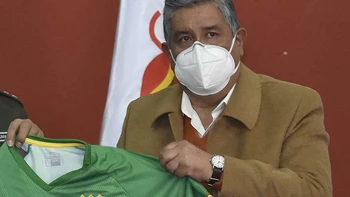 Intubaron a César Salinas que requiere una nueva unidad de plasma Intubaron a César Salinas que requiere una nueva unidad de plasma