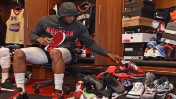 PJ Tucker se llevó a la burbuja de la NBA 60 pares de zapatillas, de los 4.000 que tiene PJ Tucker se llevó a la burbuja de la NBA 60 pares de zapatillas, de los 4.000 que tiene