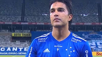 Después del encontrón con Messi, Martins tuvo minutos en un Cruzeiro, que no levanta cabeza Después del encontrón con Messi, Martins tuvo minutos en un Cruzeiro, que no levanta cabeza