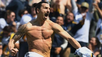 Ibrahimovic se lució para presentar su nuevo destino futbolístico Ibrahimovic se lució para presentar su nuevo destino futbolístico