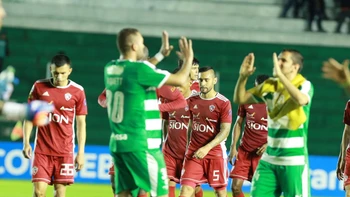 Royal Pari se quedó y fue aniquilado Royal Pari se quedó y fue aniquilado