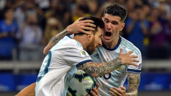 Messi y Armani evitan la tragedia Argentina Messi y Armani evitan la tragedia Argentina