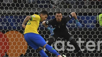Firmino dio la primera alerta para Brasil Firmino dio la primera alerta para Brasil