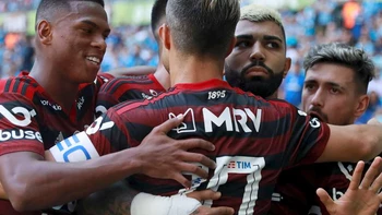 Tres futbolistas de Flamengo dieron positivo al coronavirus Tres futbolistas de Flamengo dieron positivo al coronavirus