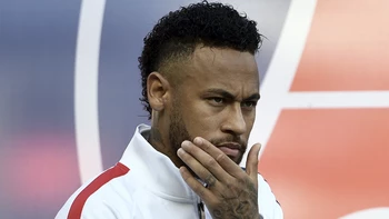 El desagradable recibimiento de los ultras del PSG a Neymar El desagradable recibimiento de los ultras del PSG a Neymar