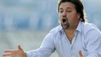 Caruso Lombardi ofrece ayuda a Maradona para salvar a Gimnasia Caruso Lombardi ofrece ayuda a Maradona para salvar a Gimnasia
