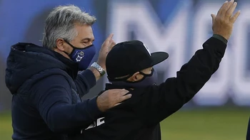 Gimnasia golea en el día del cumpleaños de su DT Maradona Gimnasia golea en el día del cumpleaños de su DT Maradona