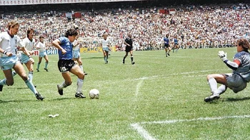 "No se vende", dice Hodge sobre la camiseta de Maradona contra Inglaterra en 1986 "No se vende", dice Hodge sobre la camiseta de Maradona contra Inglaterra en 1986
