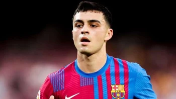 Pedri renueva con el Barcelona con una cláusula de 1.000 millones de euros Pedri renueva con el Barcelona con una cláusula de 1.000 millones de euros