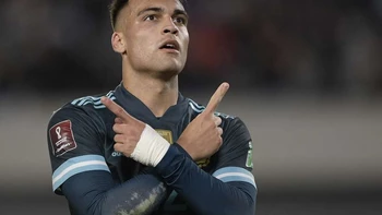 Argentina acaricia la clasificación con su victoria sobre Perú (1-0) Argentina acaricia la clasificación con su victoria sobre Perú (1-0)