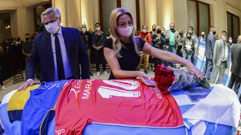 Revive el traslado del cuerpo de Maradona al cementerio Revive el traslado del cuerpo de Maradona al cementerio