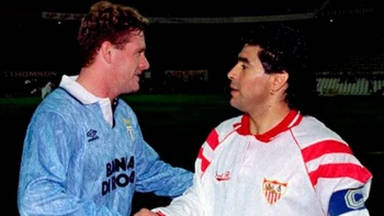 Shilton reconoce la "grandeza" de Maradona, pero sigue sin digerir la "mano de Dios" Shilton reconoce la "grandeza" de Maradona, pero sigue sin digerir la "mano de Dios"