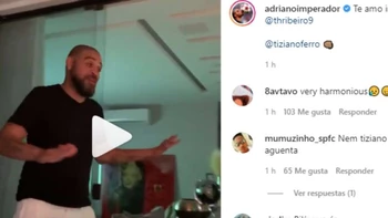 El ‘Emperador’ Adriano disfruta de la vida cantando (video) El ‘Emperador’ Adriano disfruta de la vida cantando (video)