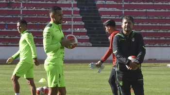Luis Haquin, principal candidato para llevar el cintillo de capitán en la Verde (video) Luis Haquin, principal candidato para llevar el cintillo de capitán en la Verde (video)