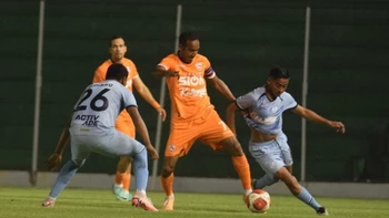 Empate insípido entre Royal Pari y Aurora (1-1) Empate insípido entre Royal Pari y Aurora (1-1)